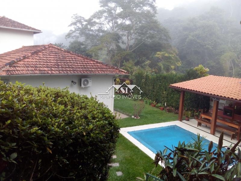Casa à venda com 5 quartos, 240m² - Foto 2