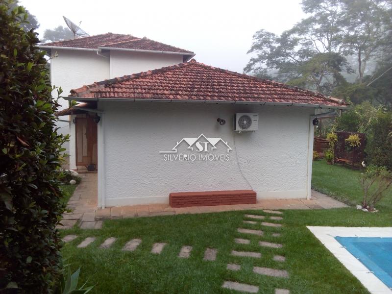 Casa à venda com 5 quartos, 240m² - Foto 4