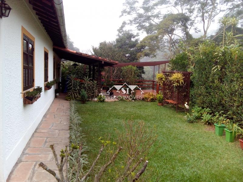 Casa à venda com 5 quartos, 240m² - Foto 16