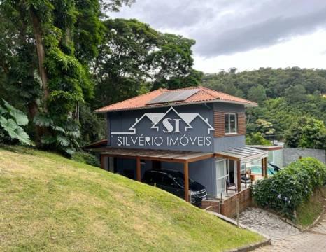 Casa à venda com 5 quartos, 200m² - Foto 1