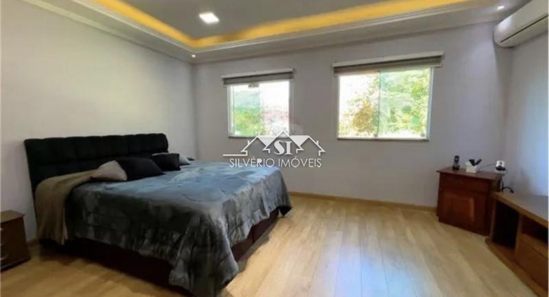 Casa à venda com 5 quartos, 300m² - Foto 7