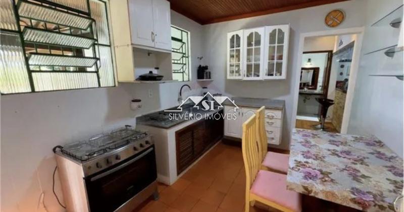 Casa à venda com 5 quartos, 300m² - Foto 14
