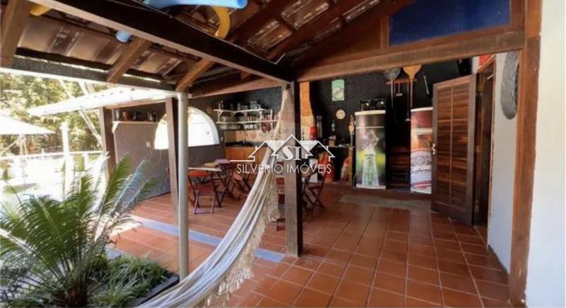 Casa à venda com 5 quartos, 300m² - Foto 17