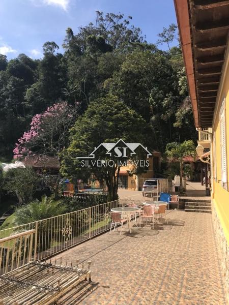 Casa à venda com 5 quartos, 300m² - Foto 4