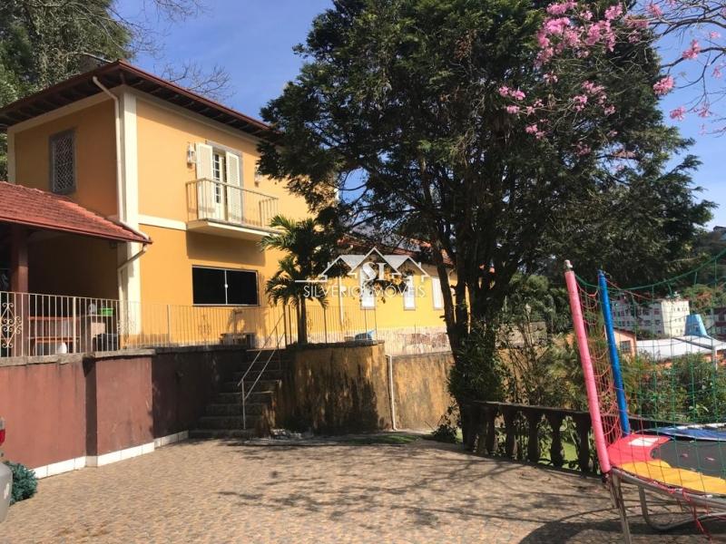 Casa em Castelânea - Petrópolis/RJ  - 5 Quartos