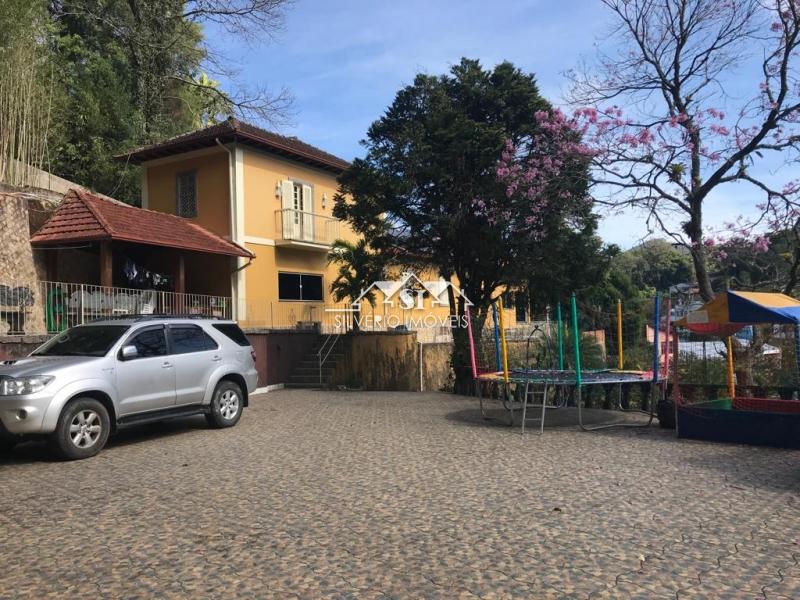 Casa à venda com 5 quartos, 300m² - Foto 2