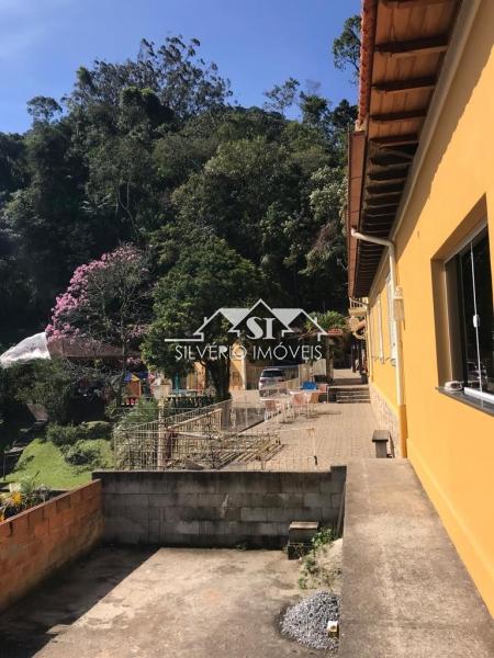 Casa à venda com 5 quartos, 300m² - Foto 3