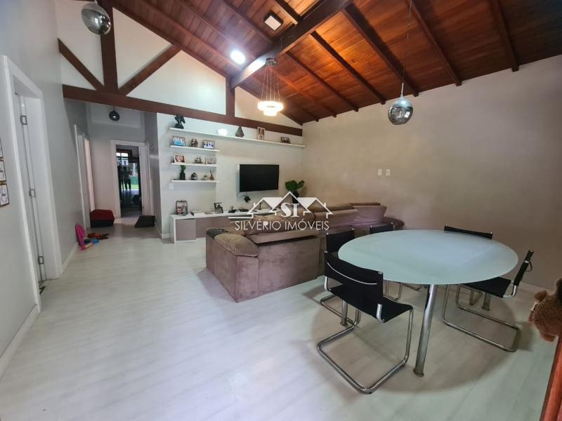 Casa à venda com 4 quartos, 300m² - Foto 9