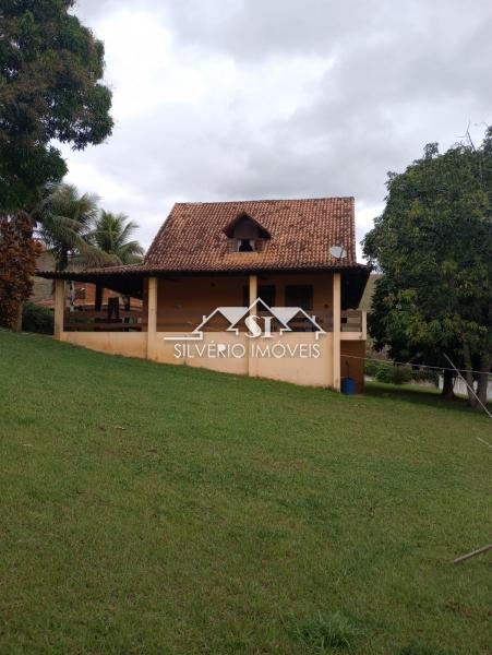 Casa à venda com 4 quartos, 300m² - Foto 2