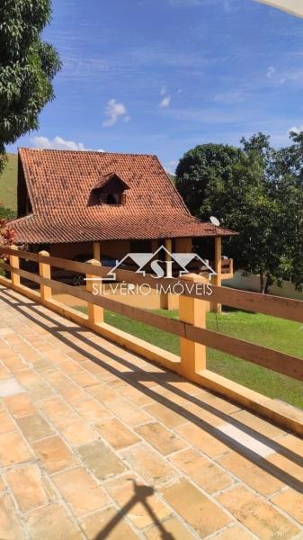 Casa à venda com 4 quartos, 300m² - Foto 1