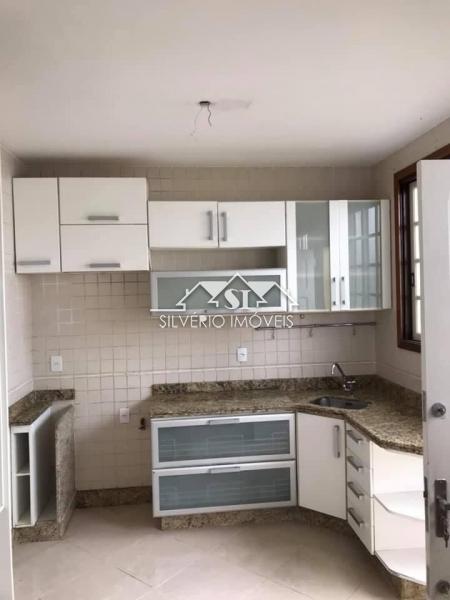 Casa à venda com 3 quartos, 140m² - Foto 14