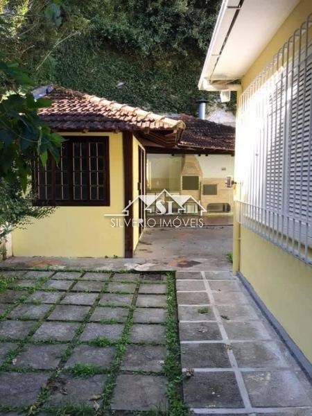 Casa à venda com 3 quartos, 140m² - Foto 2