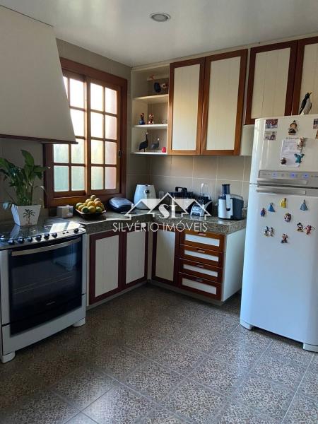 Casa à venda com 5 quartos, 210m² - Foto 9