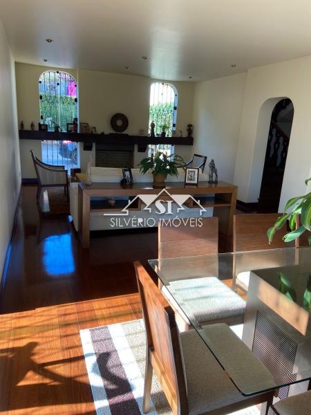 Casa à venda com 5 quartos, 210m² - Foto 23