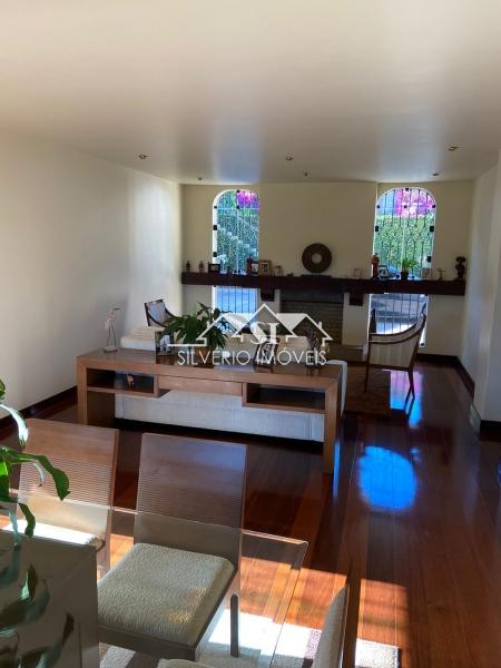 Casa à venda com 5 quartos, 210m² - Foto 25