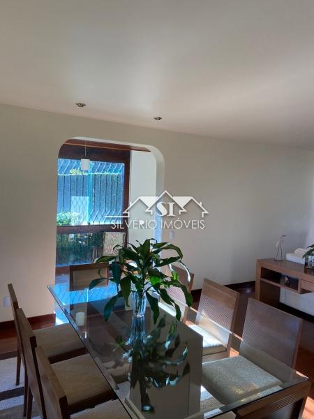 Casa à venda com 5 quartos, 210m² - Foto 26