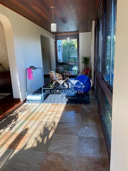 Casa à venda com 5 quartos, 210m² - Foto 33
