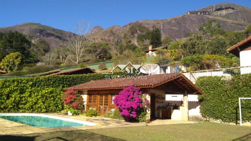 Casa à venda com 5 quartos, 210m² - Foto 3