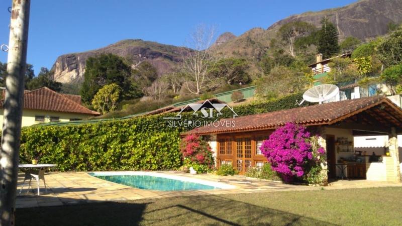 Casa à venda com 5 quartos, 210m² - Foto 4