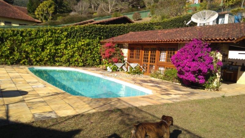 Casa à venda com 5 quartos, 210m² - Foto 2