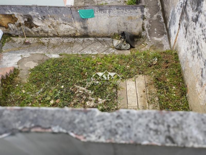 Casa à venda com 2 quartos, 60m² - Foto 7