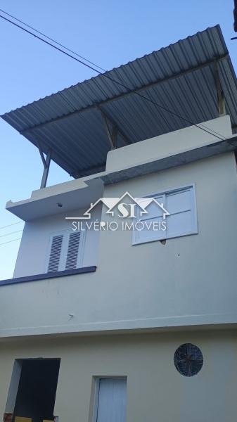 Casa à venda com 2 quartos, 60m² - Foto 1