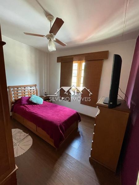 Casa à venda com 5 quartos, 210m² - Foto 4