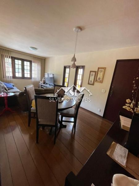 Casa à venda com 5 quartos, 210m² - Foto 5