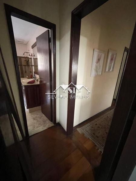 Casa à venda com 5 quartos, 210m² - Foto 6