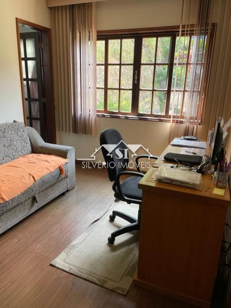 Casa à venda com 5 quartos, 210m² - Foto 10