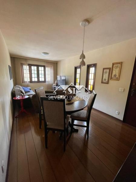 Casa à venda com 5 quartos, 210m² - Foto 11