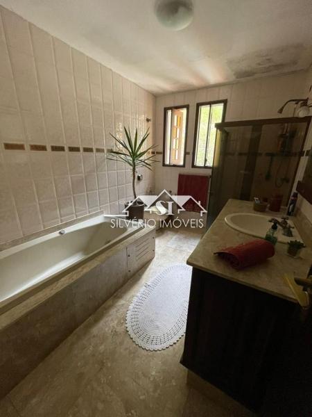 Casa à venda com 5 quartos, 210m² - Foto 12