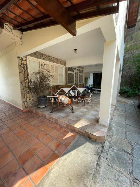 Casa à venda com 5 quartos, 210m² - Foto 14