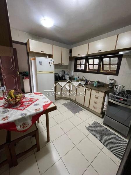 Casa à venda com 5 quartos, 210m² - Foto 16