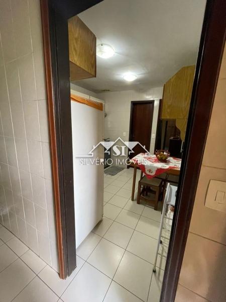 Casa à venda com 5 quartos, 210m² - Foto 17