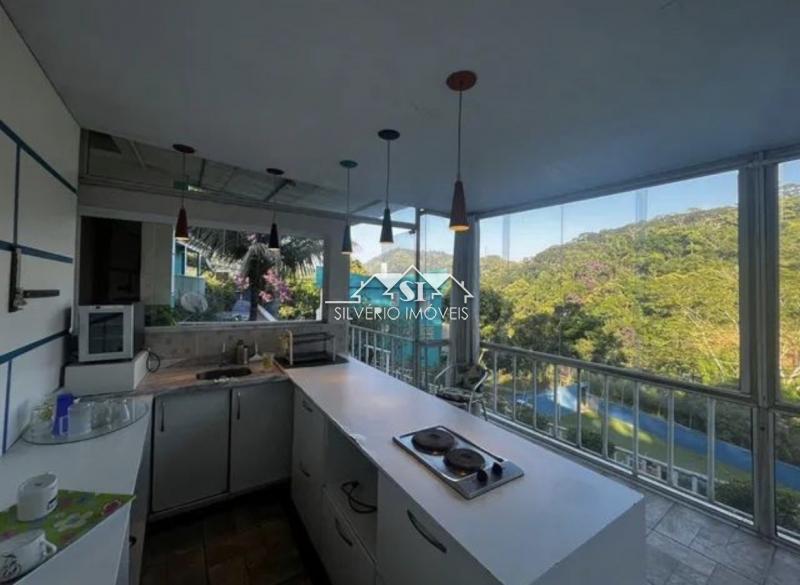 Casa à venda com 5 quartos, 300m² - Foto 2