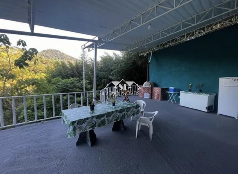 Casa à venda com 5 quartos, 300m² - Foto 13