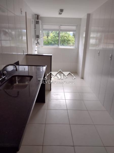 Apartamento à venda com 2 quartos, 72m² - Foto 2