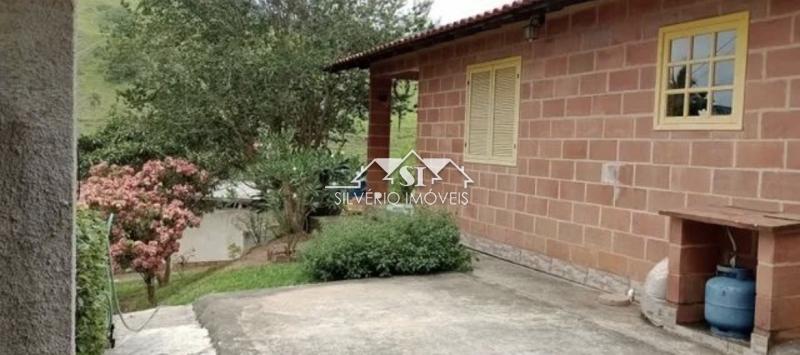 Casa à venda com 2 quartos, 90m² - Foto 2