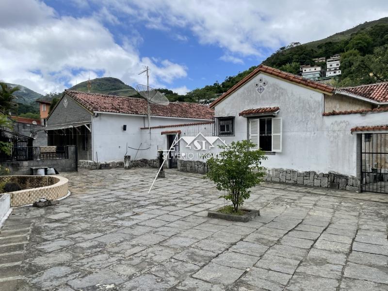 Casa à venda com 9 quartos, 390m² - Foto 3