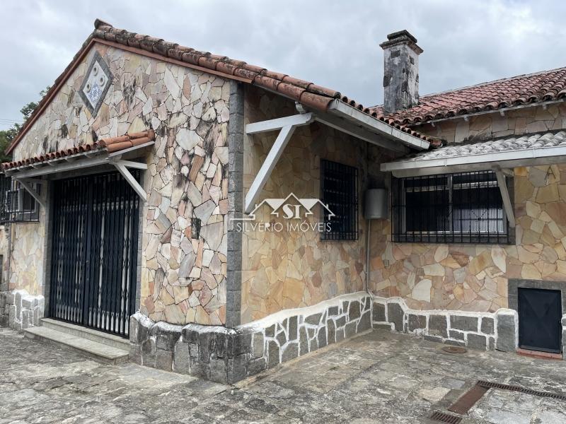 Casa à venda com 9 quartos, 390m² - Foto 9