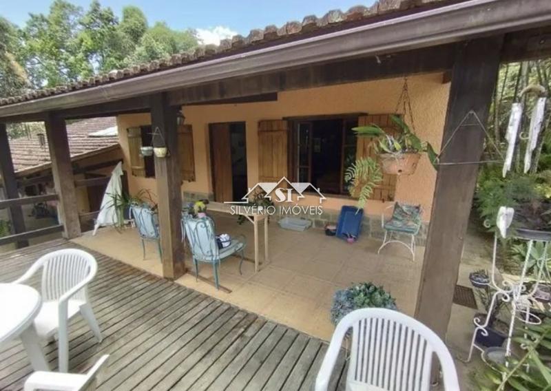 Casa à venda com 4 quartos, 250m² - Foto 2
