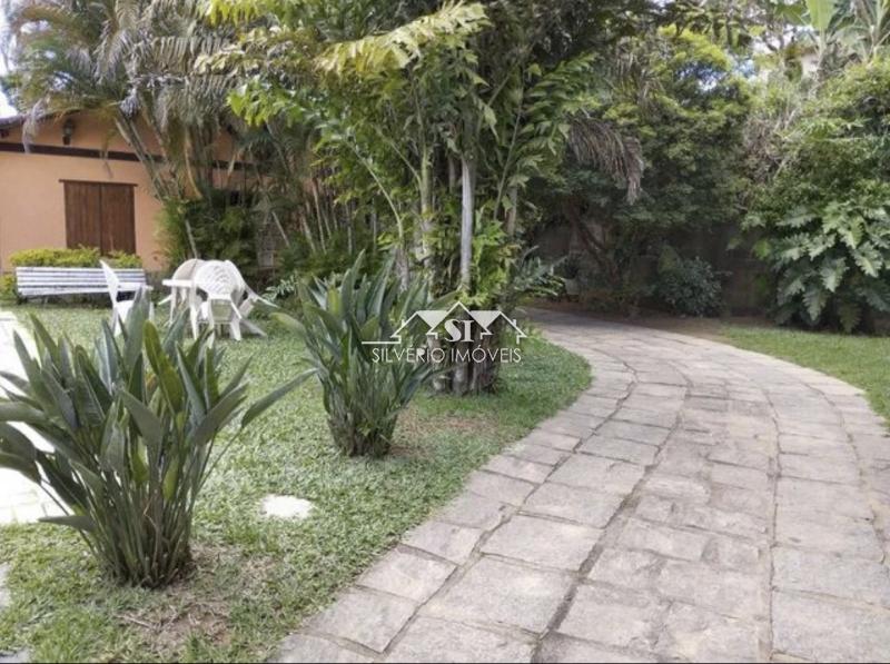 Casa à venda com 4 quartos, 250m² - Foto 3