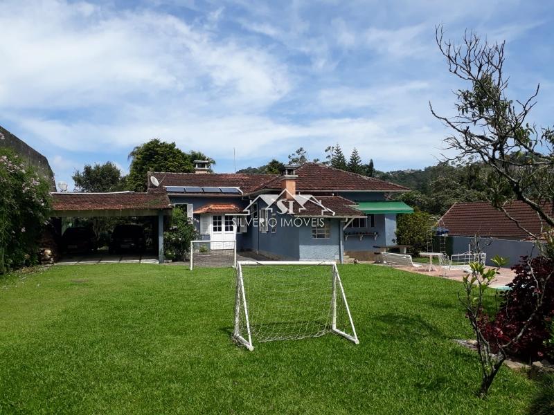 Casa à venda e aluguel com 4 quartos, 255m² - Foto 1