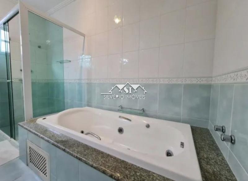Casa à venda com 8 quartos, 360m² - Foto 4