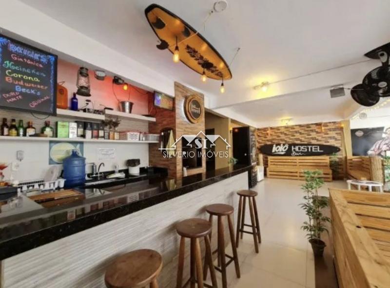 Casa à venda com 8 quartos, 360m² - Foto 2