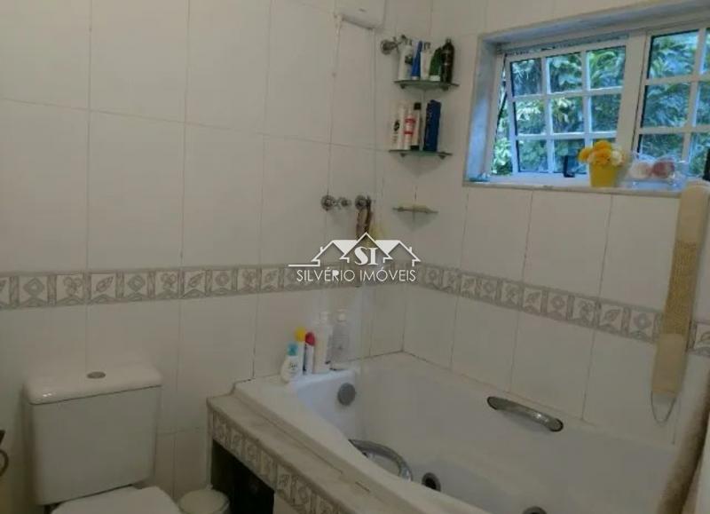 Casa à venda com 4 quartos, 750m² - Foto 2
