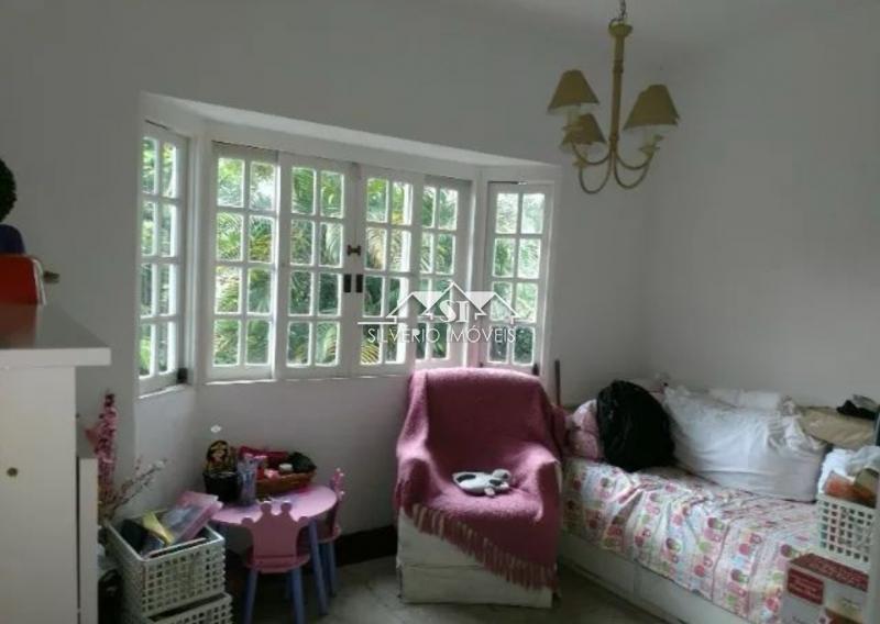 Casa à venda com 4 quartos, 750m² - Foto 8