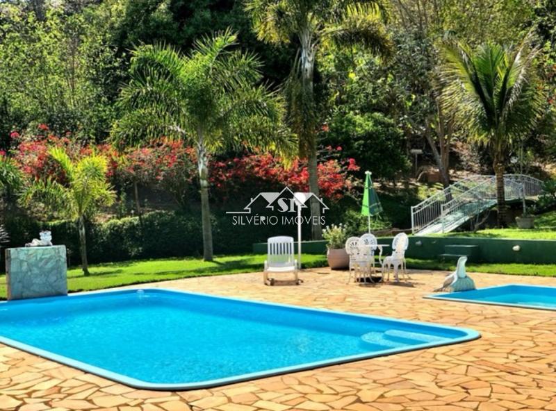 Sítio à venda com 5 quartos, 340m² - Foto 1