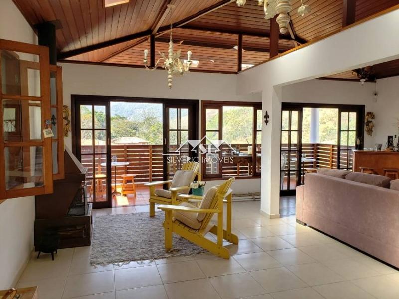 Casa à venda com 6 quartos, 330m² - Foto 2